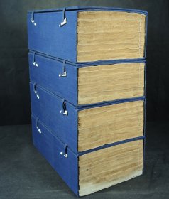 【明代内府本大全套】明万曆二十四年国子监刻本【晋书】4函30册130卷，后附音义三卷大全套，正宗国子监刻本，世称“北监本”。历经几百年的风雨侵袭和政治浩劫之后，硕果仅存的神品。全文不刻句读（清初版本刻句读），不避清讳（玄、丘、弘），书口刻“万历二十四年刊”，开本28X17厘米，比南监本缮善刊刻，行款更为整齐，刻版精雕细琢，字体隽朗。为明代官修史书的最高成就。著录：《中国古籍善本总目》史部第206页