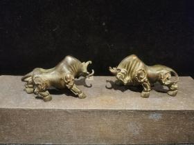纯铜牛摆件一对，纯铜铸造，铸造小巧形象，图片较全，详见细图