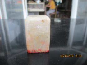 寿山石印章，底长3cm3cm高4.9cm，品好如图。