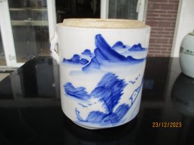 瓷器，清朝，山水瓷笔简，直径12cm高13cm，品好如图。