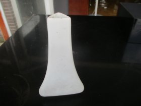 书房用品，民国瓷器花瓶，底长6cm6cm高14cm，品好如图。