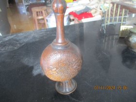 清朝，铜花瓶，底直径4cm高15cm，品好如图。