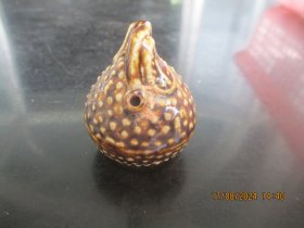 文房用品，老瓷器，水滴，底长3cm3cm高4cm，品好如图。