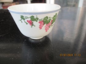 瓷器，花瓷大酒杯，上平口直径8cm高6cm，品好如图。