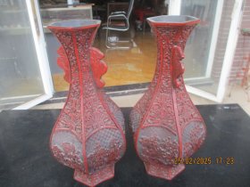 清朝漆器，剔红花瓶，一对，特大号，平口直径10cm高36cm，重4斤多，品好如图。