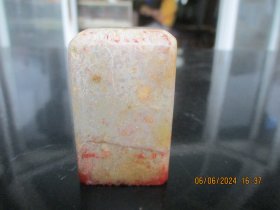 寿山石印章，底长3cm3cm高5cm，品好如图。