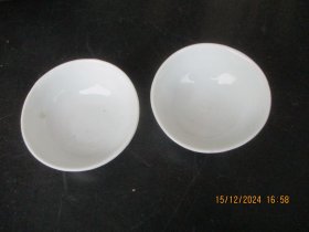 瓷器，德化瓷碗2个，平口直径8cm，高4cm，品好如图。