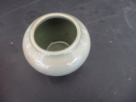 民国瓷器，笔洗，底直径6cm，高9cm，品好如图。