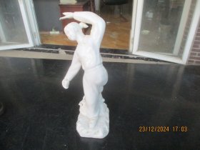 70年代，德化瓷器人物舞女，底长9cm7cm高23cm，品好如图。