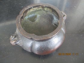 清朝老铜炉，壶口直径11cm高10cm，重3斤，品好如图。