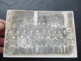 老照片《西南区推广电缆充气先进经验学辜校结业留影》1956年，一张，品以图为准。