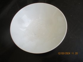 花瓷碗，景德镇，碗口直径16cm，高6.5cm，品好如图。