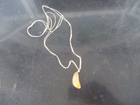 玉器，精美玉挂件，长3cm1cm，品好如图。