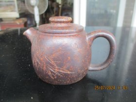 老紫砂壶，直径底6cm，高7cm，品好如图。