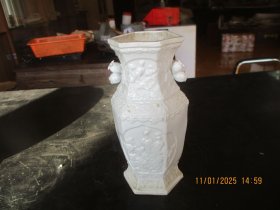 德化白瓷器，花瓶，底长8cm8cm高18cm，品好如图。