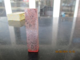 老寿山石，印章，长1.7cm1.7cm高7cm，品好如图。