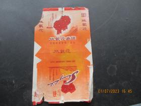 老烟标《双戴花牌香烟》一张，安徽蚌埠卷烟厂，品以图为准。