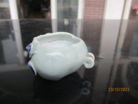 瓷器花笔洗，长5cm6cm，高3.5cm.，品好如图。