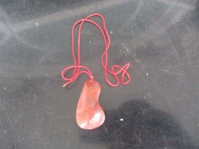 玉器，精美玉挂件，长4cm2.3cm，品好如图。