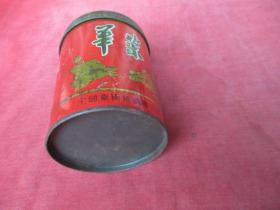 解放初期老铁皮烟盒《华荣香烟》中国枣阳卷烟厂，直径6.5cm高9cm，品以图为准。