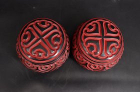 年代物 美品 日本购回 中国传统工艺 漆器云雕《围棋罐一对》纯手工制作精雕 精美图案 非常厚重漂亮 是使用收藏佳品 尺寸高11CM 直径14CM 重1124克