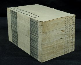民国据明刻本校刊【栾城集】原装八十四卷18册一套全。《正集》五十卷，《后集》二十四卷、《三集》十卷，共八十四卷。苏辙与父亲苏洵、兄长苏轼齐名，合称三苏。他在当时文坛颇负声名，文章与其兄苏轼相比各有千秋。全套书品很好，展卷若新，珍贵罕见