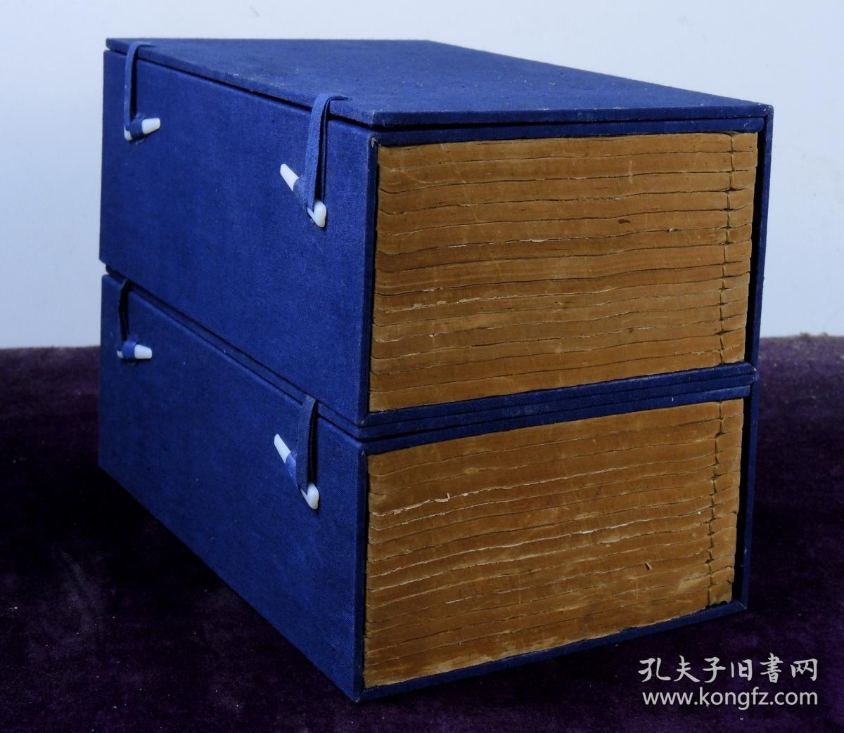 清代通志堂精写刻《春秋集解》原装28册30卷全，通篇名家小楷手写上板，书法优美端庄，颇有宋椠遗韵。书口雕刻 “通志堂”三字，镌刻工姓名。良工佳镌，纸墨俱佳，清代最伟大的词人纳兰成德主持编撰。为清代写刻之白眉，令人爱不释手。作者吕祖谦，字伯恭，世称“东莱先生”，婺州（今浙江金华）人，原籍寿州（治今安徽凤台）。南宋著名理学家、文学家。出身于“东莱吕氏”，为吕夷简六世孙、吕大器之子。