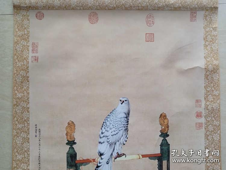 中西合璧绢本名画精心复制，180x99cm精裱装轴。
乾隆四十八年(西元1783)。达拉罕亲王。汪扎尔多尔济进白海青一架。架上白鹰，铁喙钩爪，羽毛雪白，模样形状威猛，深得写生之妙，此幅当是与郎士宁同时同地写生而成。两位画家从差别角度观察白鹰，并以传神伎俩写生下来。