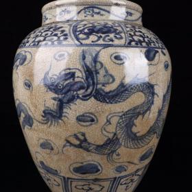 青花开片龙纹大罐
高26.5cm，宽20cm