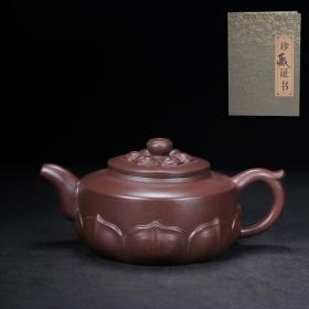 品名：莲花壶
底款：顾景舟
尺寸：19/9cm
容量：450cc
紫砂分类：原矿紫茄泥