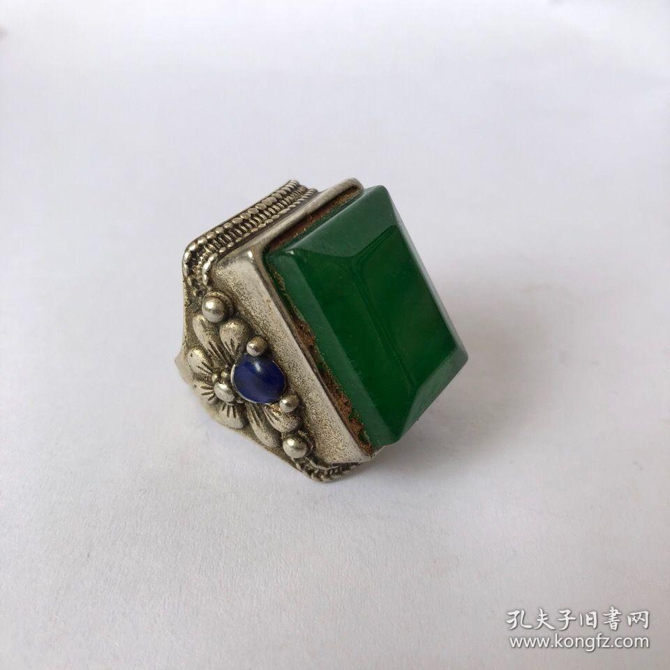 清朝乾隆年制兴盛足银翡翠戒指