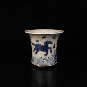 青花俊马图纹笔筒
高12.7cm，宽14cm