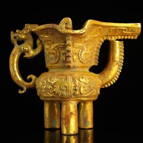 旧藏收鎏金酒杯
重1618克  高12厘米  宽14.5厘米