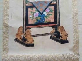 中西合璧绢本名画精心复制，180x99cm精裱装轴。
乾隆四十八年(西元1783)。达拉罕亲王。汪扎尔多尔济进白海青一架。架上白鹰，铁喙钩爪，羽毛雪白，模样形状威猛，深得写生之妙，此幅当是与郎士宁同时同地写生而成。两位画家从差别角度观察白鹰，并以传神伎俩写生下来。
