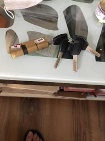 旧门锁芯一个及4把钥匙