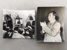 【影像书屋】1938年，毛主席在鲁迅艺术学院演讲、鼓掌，老照片2张，VC51