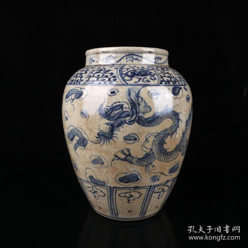 青花开片龙纹大罐
高26.5cm，宽20cm
