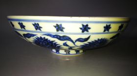 B-mN/414，大明永乐年製 青花缠枝团花纹大碗，高 7.5 口22.3 足7.3cm。
碗撇口、深腹、圈足、青花纹饰。外壁绘缠枝团花纹，近足处绘朵花、和莲瓣纹，外底青花双圈内书"大明永乐年製”六字双行楷书款。
团花、又称为“月华”纹，此器胎体轻，青花发色纯正艳丽、工整的图案，清新的画意与秀美的造型结合在一起，达到了艺术上的完美与和谐。