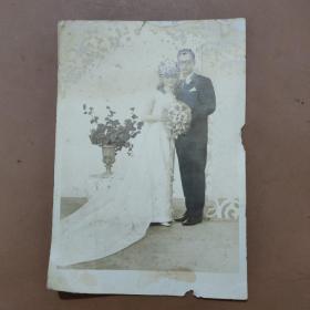 早期黑白老照片婚纱照一张 23070506