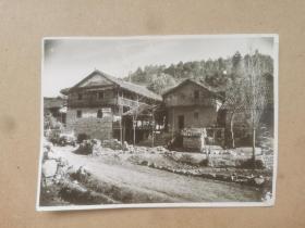 吕振羽纪念室旧藏-著名历史学家吕振羽故居全景老照片一张，有背题说明