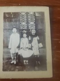 清代期间  小脚的女人 外国轮船  原版照片2张 照片尺寸14/10厘米
