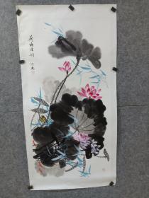 郭诗迪老师写意荷花，托片，四尺整张，郭诗迪，毕业于西安美院，师从萧焕，张雪丹，杨小春等教授，现为西安美术家协会会员，雁塔区美术家协会会员，雁塔区青年美协副秘书长，中国水墨艺术网主编