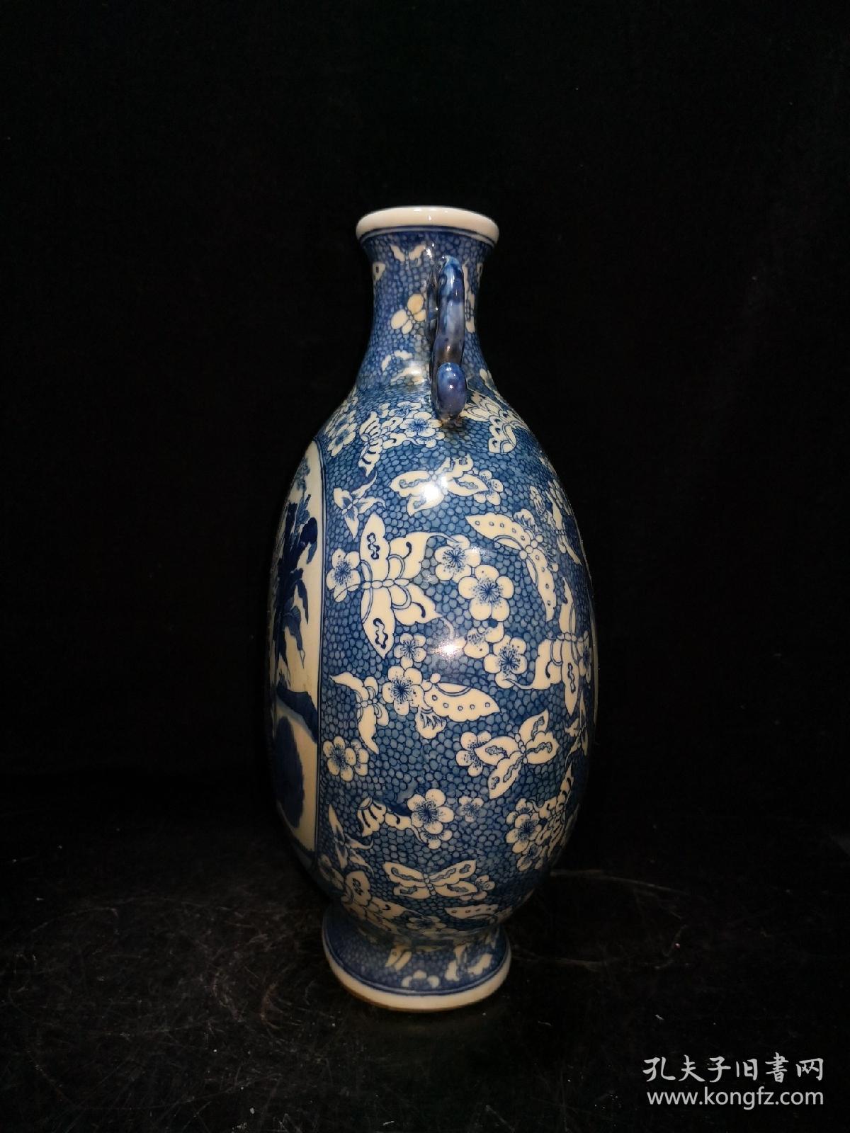 清青花开窗麒麟扁瓶