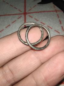 宋代银指环，明代银环内径大概1.4左右，皮壳好，完整无缺，两只，小拇指戴合适，永久包真！