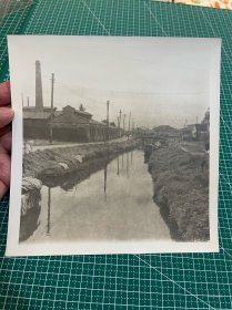 民国时期，老上海社会民俗风情风景原版银盐照片（江边工厂），品相保存完好、社会众生百态抓拍影像较为稀见，约19x19cm，