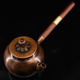 珍藏老纯铜纯手工打造镶嵌宝石功夫茶壶
重529克，高11厘米，宽18厘米