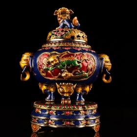 旧藏收纯铜镶嵌景泰蓝狮子熏香炉
品相保存完好   造型独特别致
 重1770克  高22厘米  宽18厘米