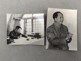 【影像书屋】60年代，毛主席老照片，毛主席鼓掌、书写，老照片2张，VC50