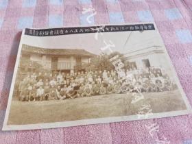 1950年浙江省金华专区第一次工商文教及其他民主人士座谈会留影照片一张，尺寸20.5x15㎝。