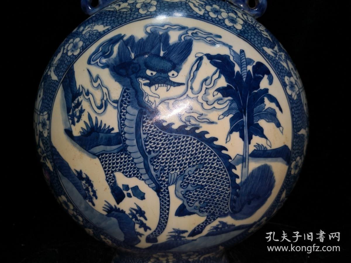 清青花开窗麒麟扁瓶